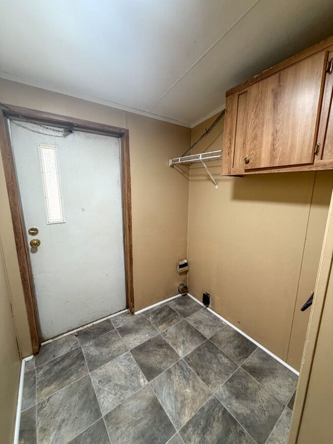 Building Photo - 624 Lance Ln