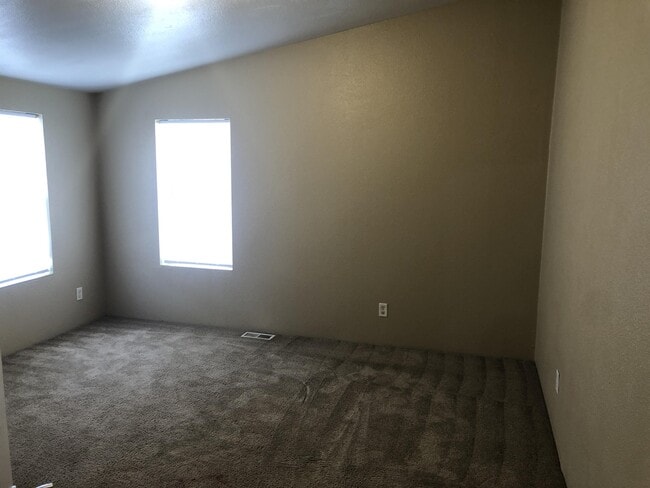 Building Photo - 167 W Rose St