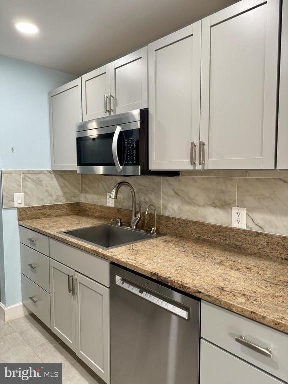 Building Photo - 2255 Castle Rock Square