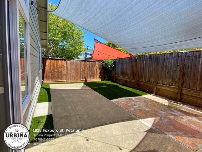 Building Photo - Darling Petaluma East Side Home with RV Pa...