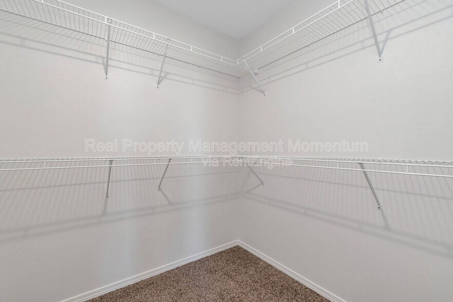 Building Photo - 971 S Genevieve Ave