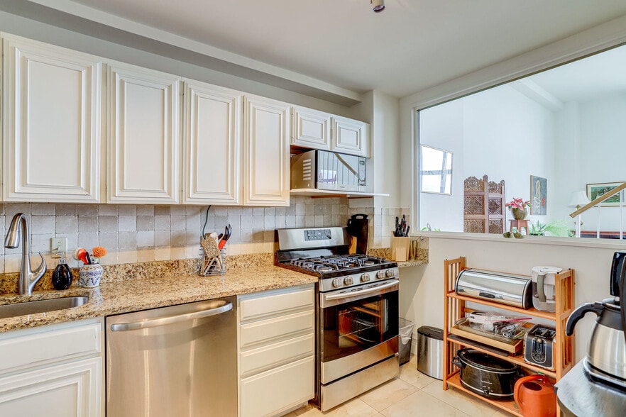 Building Photo - 1200 N Nash St