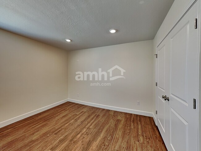 Building Photo - 2286 E Tumbleweed Rd