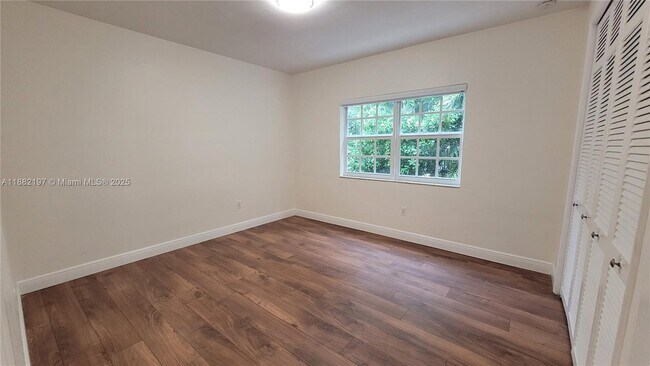 Building Photo - 4850 University Dr