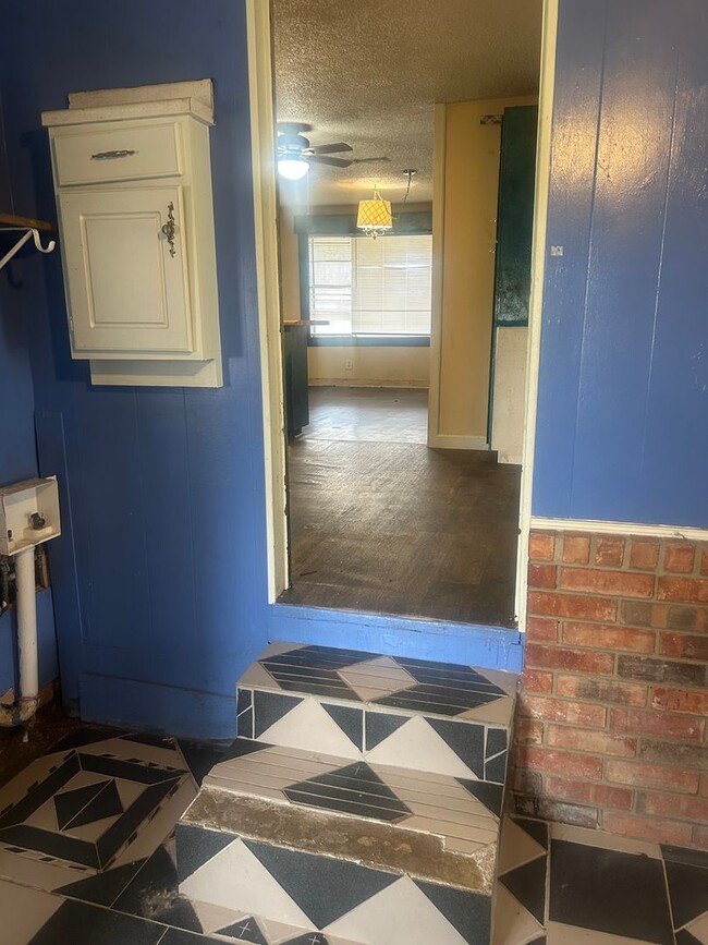 Building Photo - Contact Peggy Goodman 501 676 1758