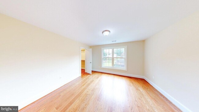 Building Photo - 6403 Earlham Dr