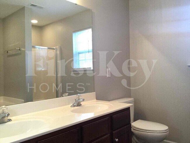 Building Photo - 1401 Clooney Ln