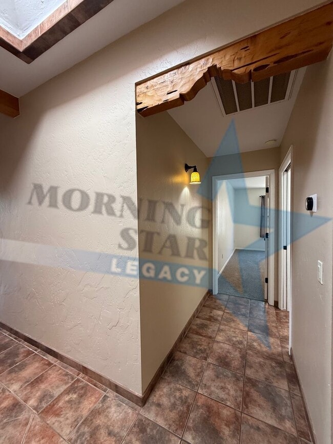 Building Photo - 4-Bedroom Home - New Carpet & Fresh Paint!