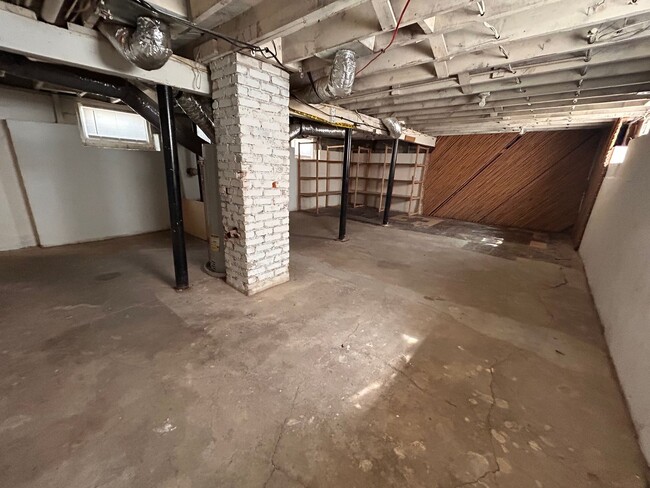 Building Photo - Cute 2 Bedroom 1 Bath Home