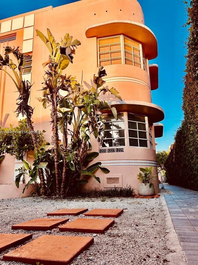 Building Photo - 1227 Euclid Ave