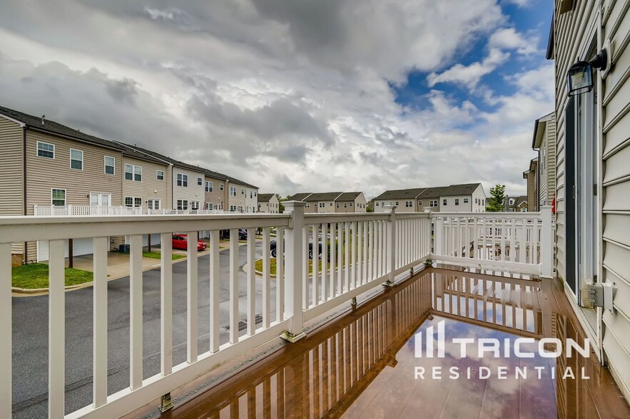 Building Photo - 9444 Ballard Green Dr