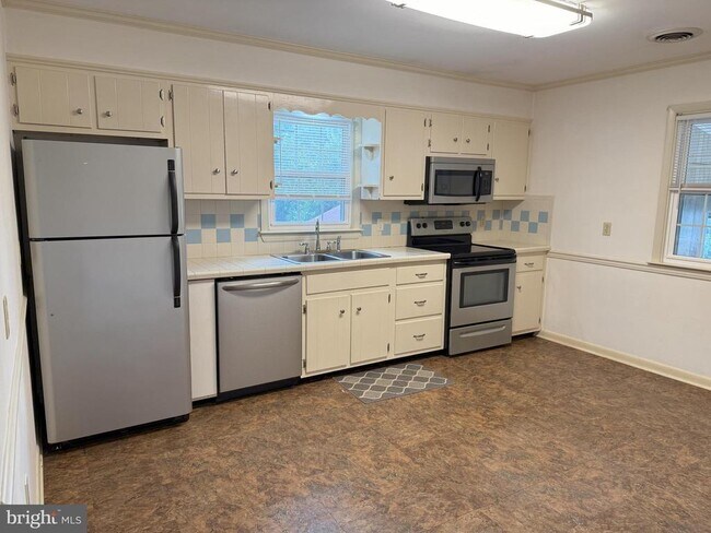 Building Photo - 5110 Woodbine Rd