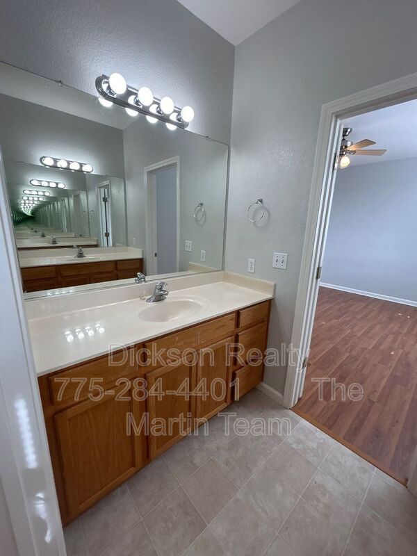 Building Photo - 2841 Granville Dr