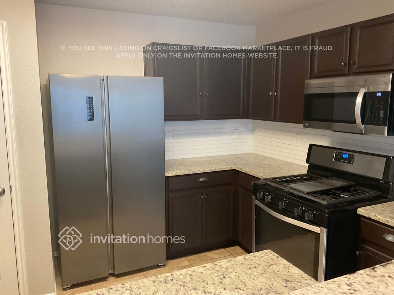 Building Photo - 910 Simi Dr