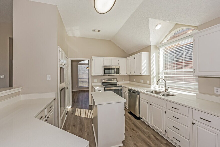 Building Photo - 1217 Sutters Way