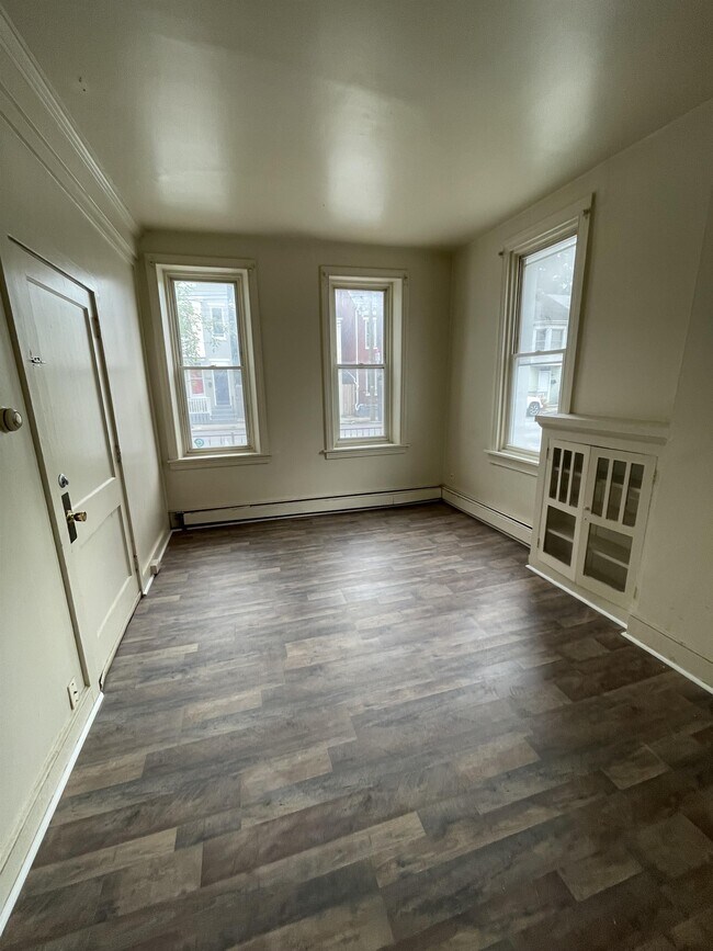 Building Photo - 545 W Philadelphia St