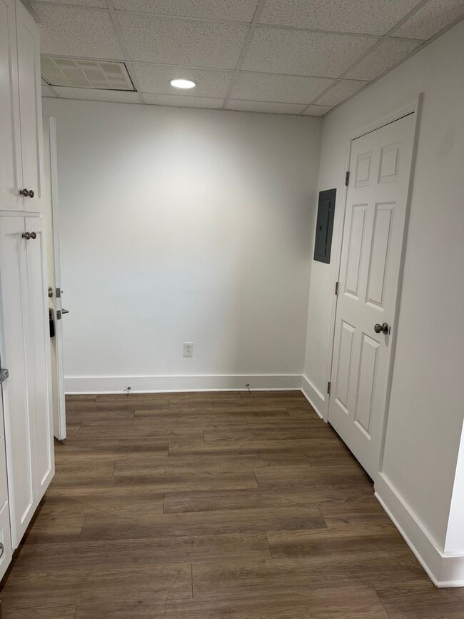 Building Photo - 400 Gallatin Ave