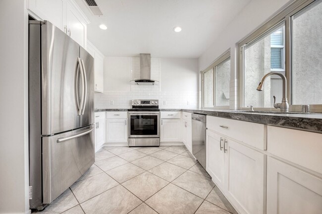 Building Photo - Rancho Bernardo 55+ Community Attached Home 2 Bed, 2 Ba with Patio, Private yard and Laundry