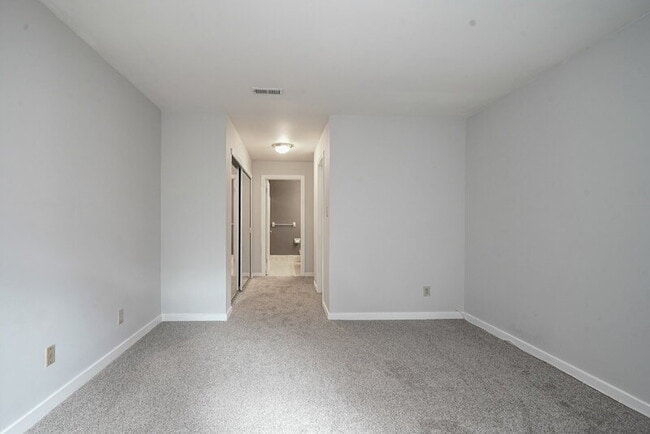 Building Photo - 2004 Augusta Cir