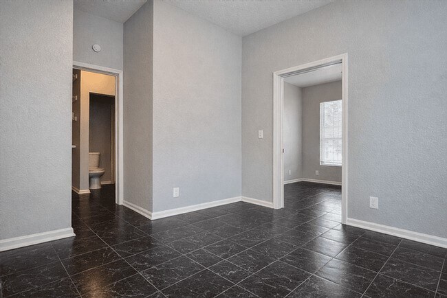 Building Photo - 511 W Cleveland St