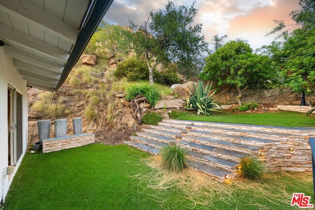 Building Photo - 8657 Valley Flores Dr
