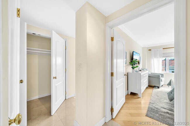 Building Photo - 250 Bradley Pl