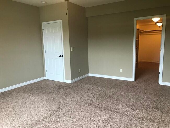 Building Photo - 8425 Treybrooke Pl