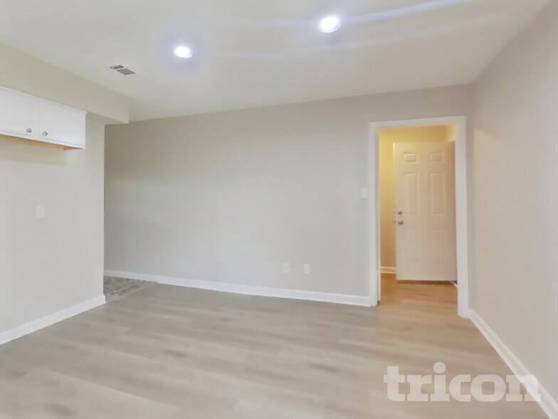 Building Photo - 1921 Big Sky Dr