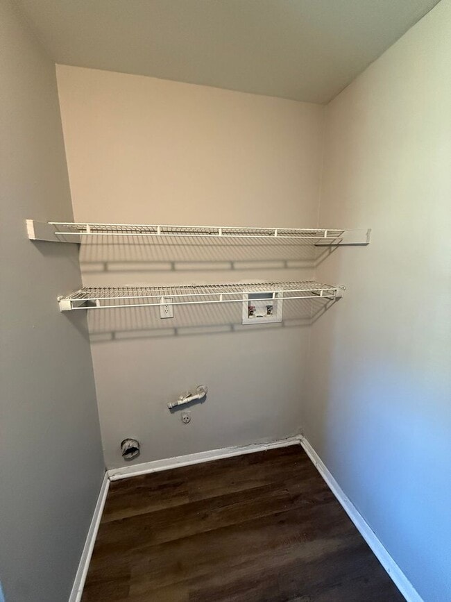 Building Photo - 4807 Lakeside Dr