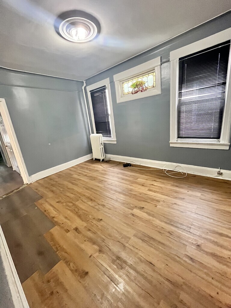 Building Photo - 119 Woodlawn Ave