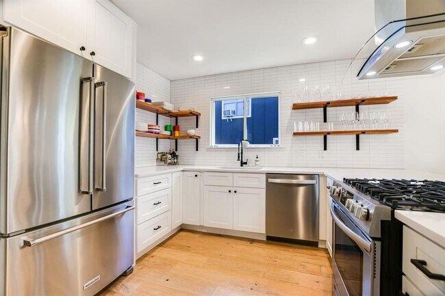 Building Photo - 3705 Alexandria Dr