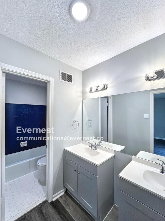 Building Photo - Beautiful 4-Bedroom Home with Spacious Liv...