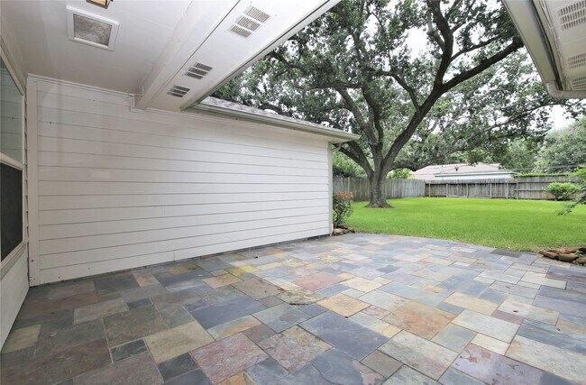 Building Photo - 2315 Eaglerock Dr