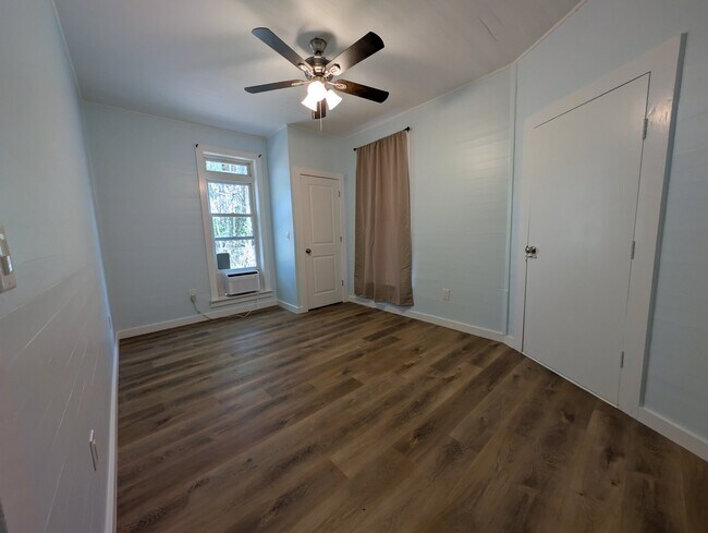 Building Photo - 41 E Sloss Ave