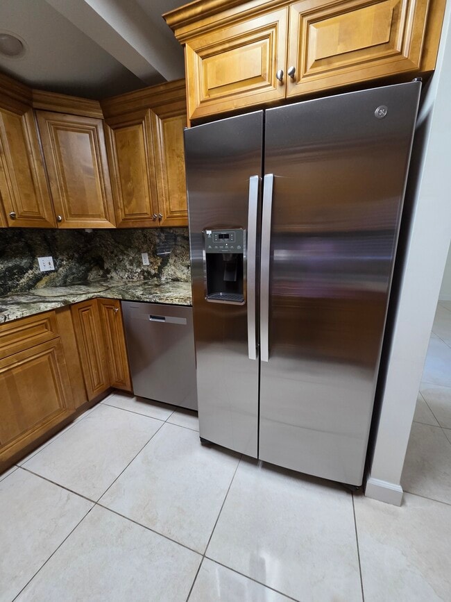 Building Photo - 1008 Macy St