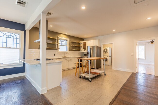 Building Photo - 209 Carolina St