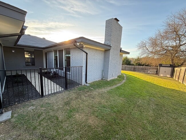 Building Photo - 3402 Azalea Dr