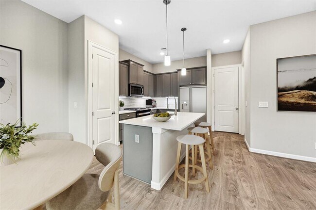 Building Photo - 806 Dawn Meadows Dr