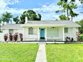 Building Photo - 3901 W Barcelona St