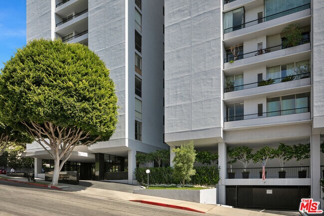 Building Photo - 1100 Alta Loma Rd