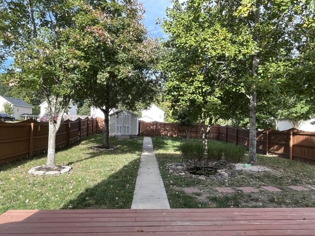 Building Photo - 3 Bedroom Corner Lot home with Great Backy...