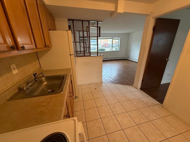 Building Photo - 9595 Maple Dr