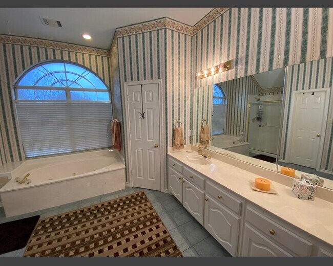 Building Photo - 3607 Carrington Dr