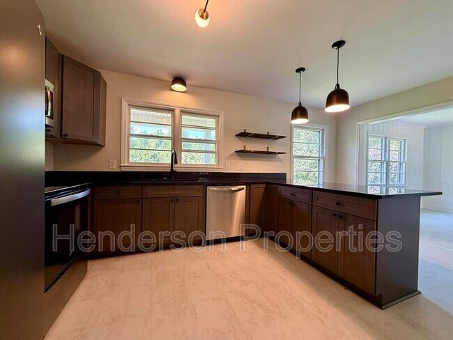 Building Photo - 6432 Woodland Cres