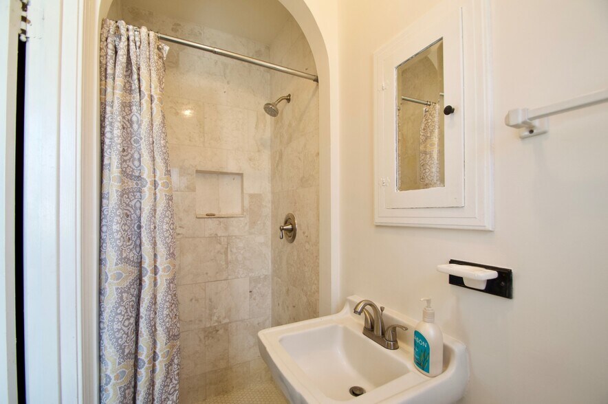 Building Photo - 4770 Bancroft St