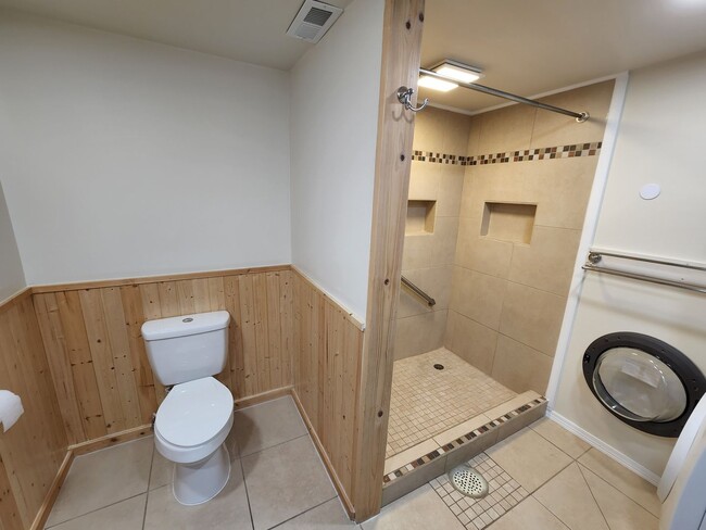 Building Photo - Wildlife abundant, log 2bdrm/1ba lower apa...