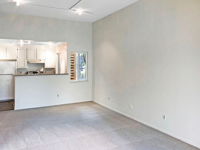 Building Photo - 532 Seaver Dr
