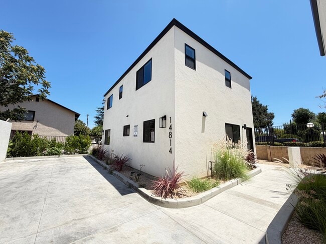 Building Photo - 14818 Astoria St