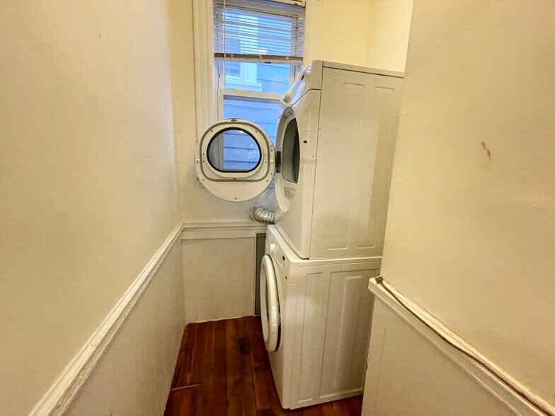 Building Photo - 17 Sachem St