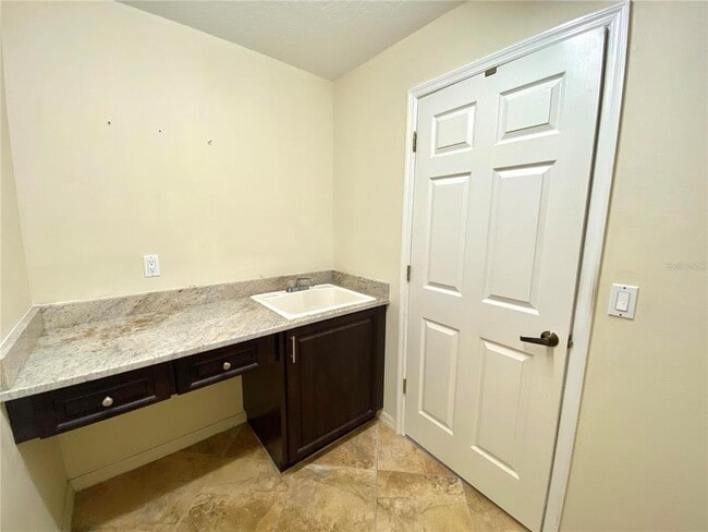 Building Photo - 9420 Bluebird Dr